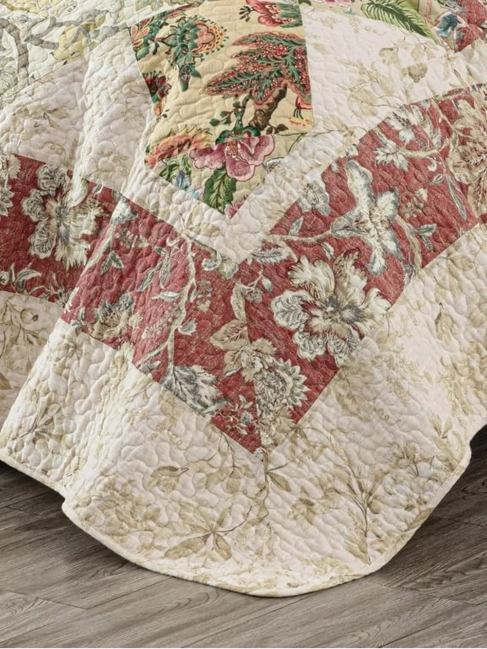 Floral Patchwork 3 piece Quilt Set in Multi-Color 100% cotton king